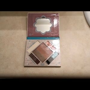Essence "The Glow Must Go On" Bronzer/Highlighter