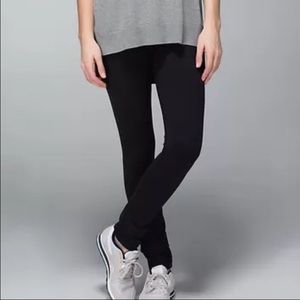 Lululemon SHORT Skinny groove pant