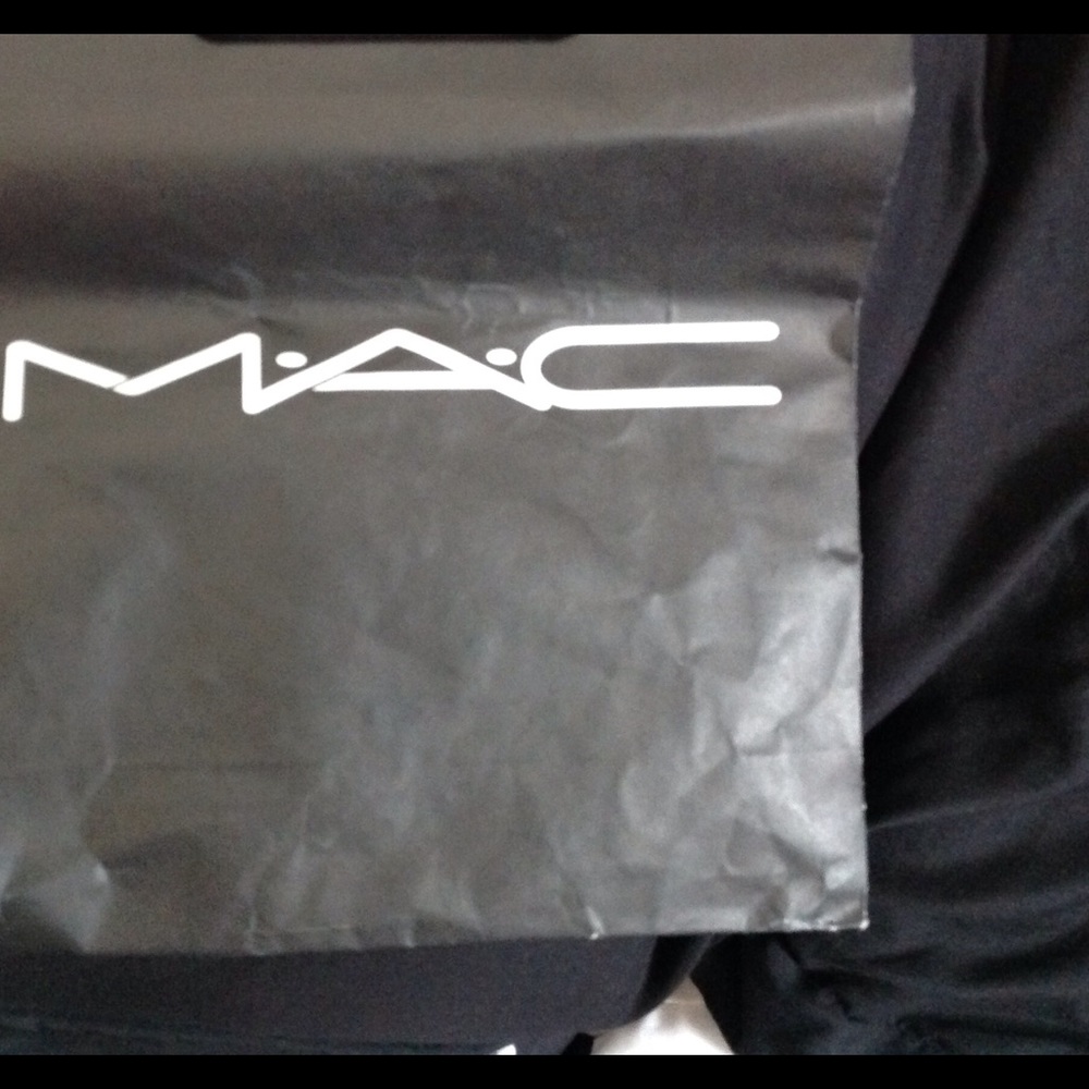 In search of empty MAC lipsticks!!