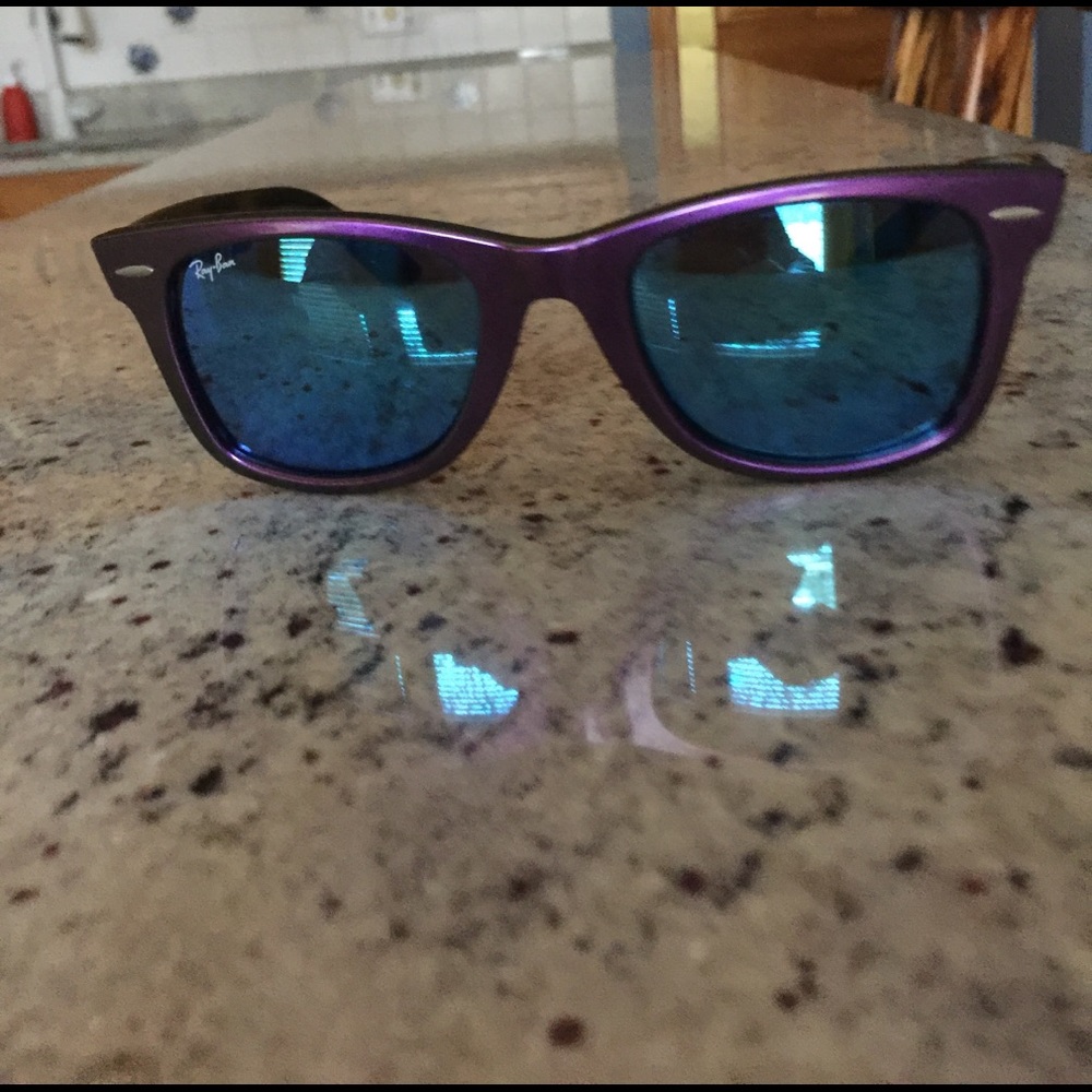 Blue mirror RayBan wayfarer