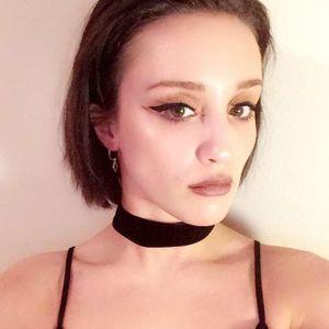 Meet your Posher, Demi