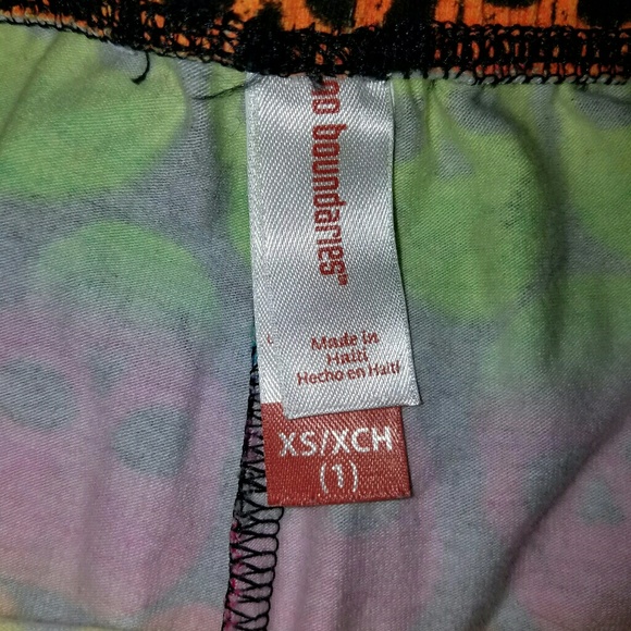 XS No boundaries rainbow skull Leggings - Picture 2 of 3