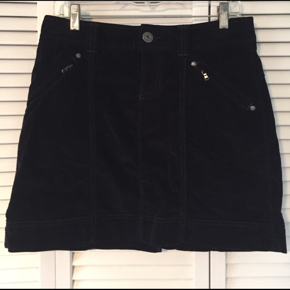 Athleta Black Velvet Short skirt. Excellent Cond.