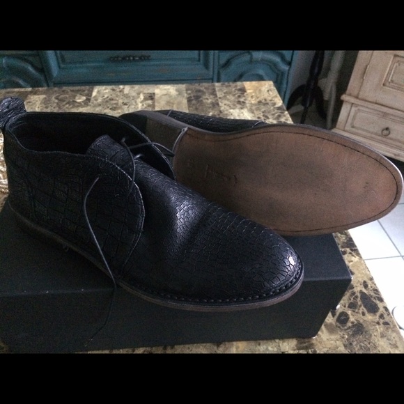 Men\'s leather shoes