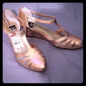 Rose Gold T-strap BC Wedges