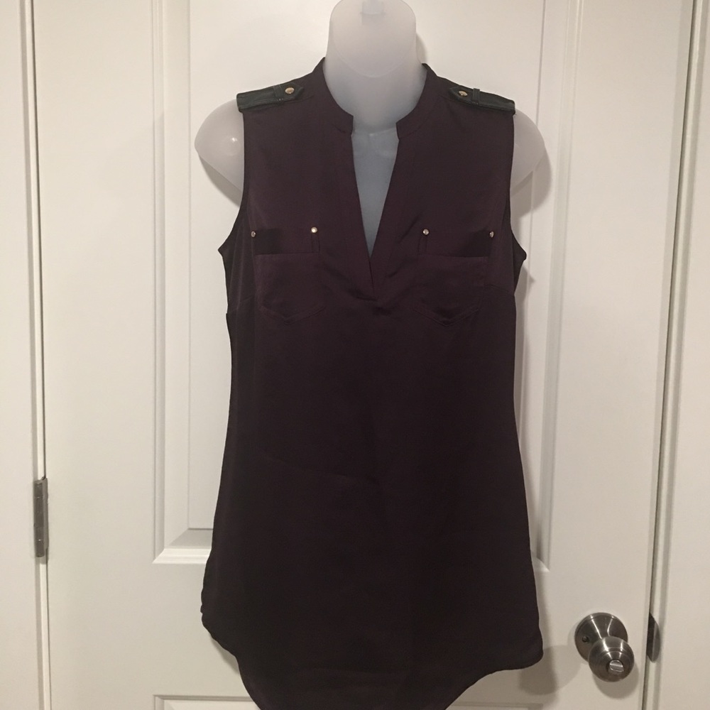 Tunic length Cache blouse with shoulder detail