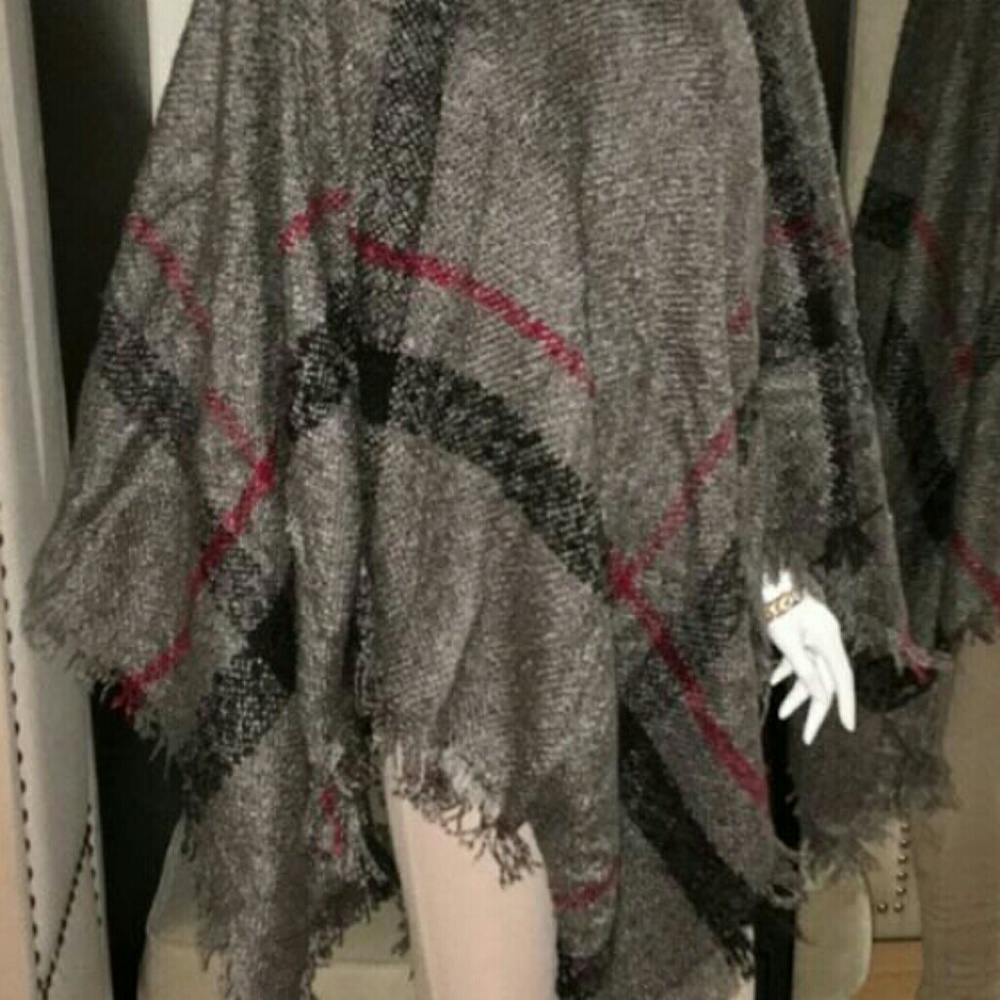 Poncho - Picture 3 of 3