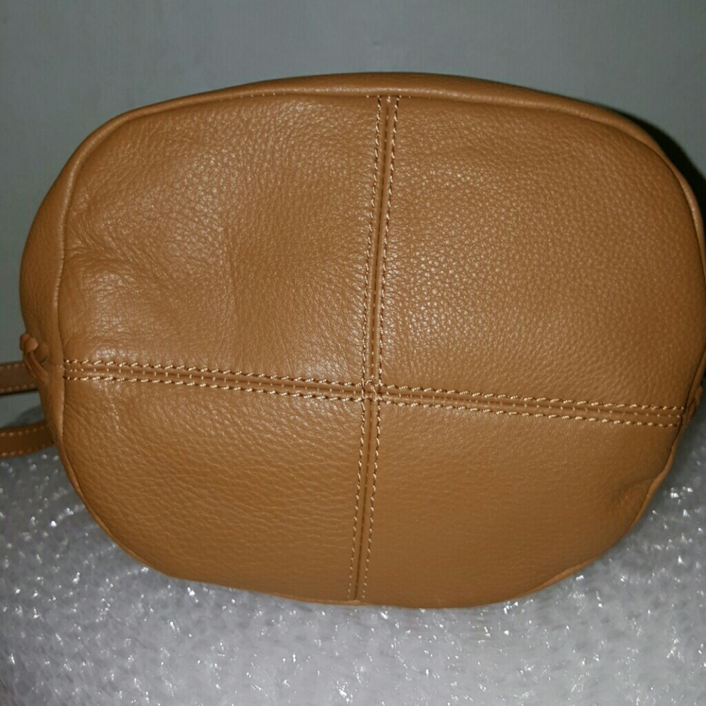 Vince Camuto leather Leigh tassel bucket boho - Picture 3 of 4
