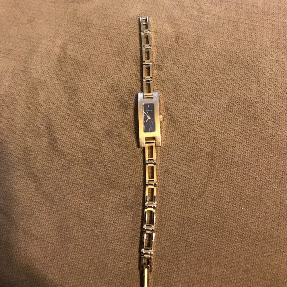 😍😍VALENTINES DAY SALE😍😍💝GUCCI WATCH