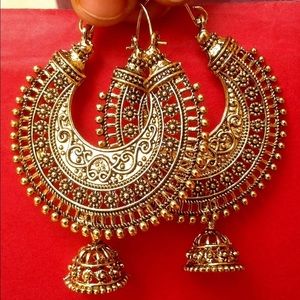 Meet your Posher, Dee