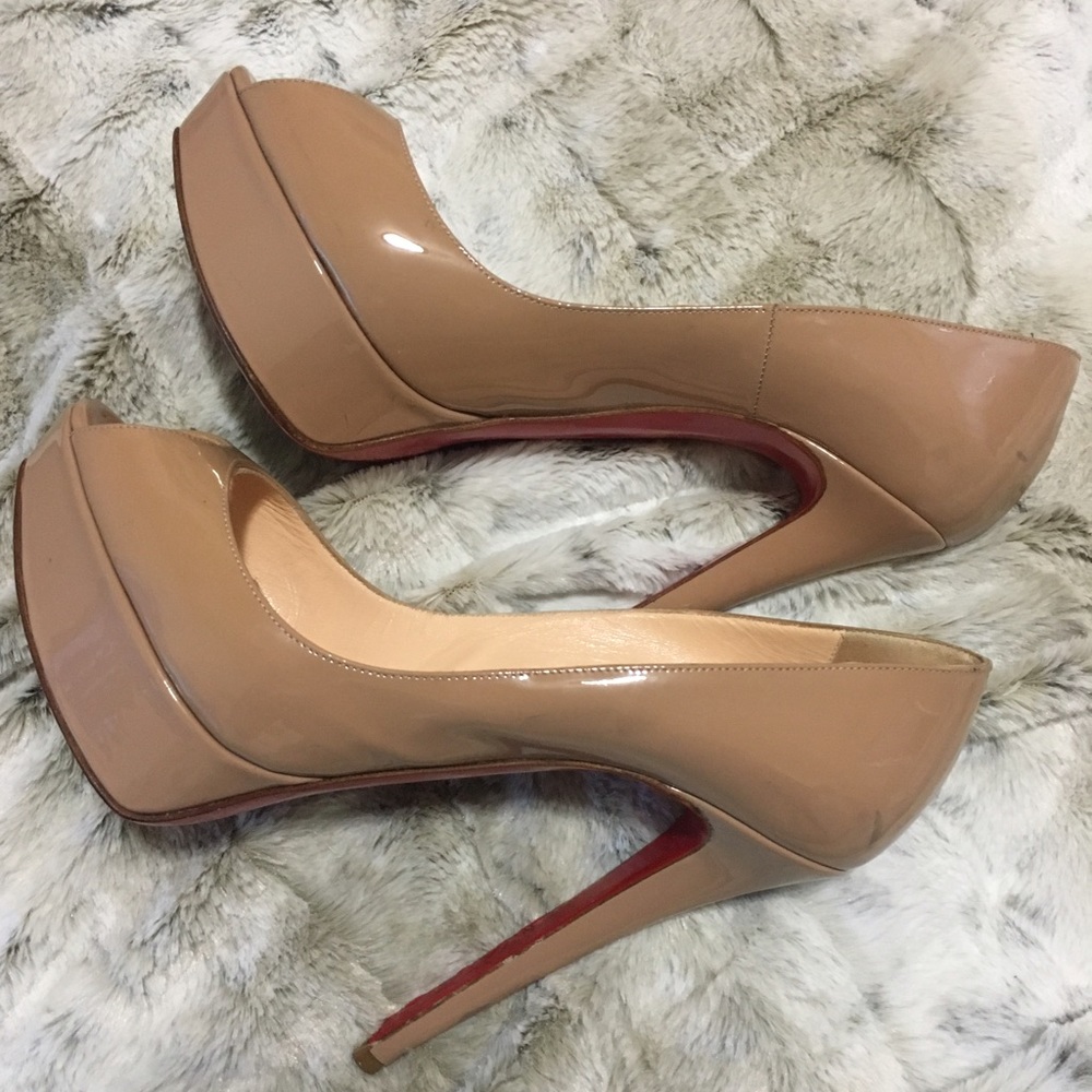 Sold though 🅿️Christian louboutin banana
