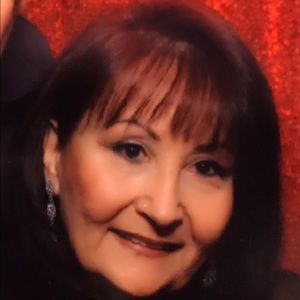 Meet your Posher, Lora