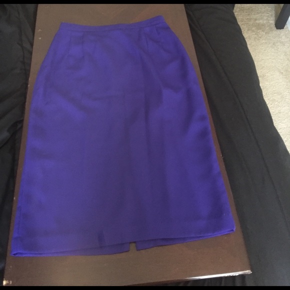 Knee length pencil skirt - Picture 2 of 2