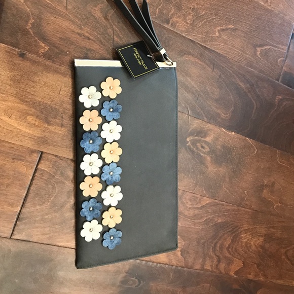 LARGE FLORAL CLUTCH - Picture 2 of 4