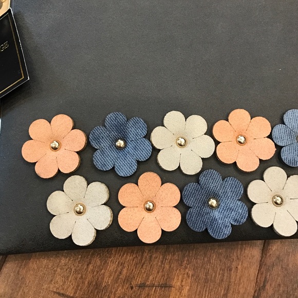 LARGE FLORAL CLUTCH - Picture 3 of 4