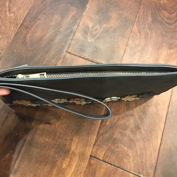 LARGE FLORAL CLUTCH - Picture 4 of 4