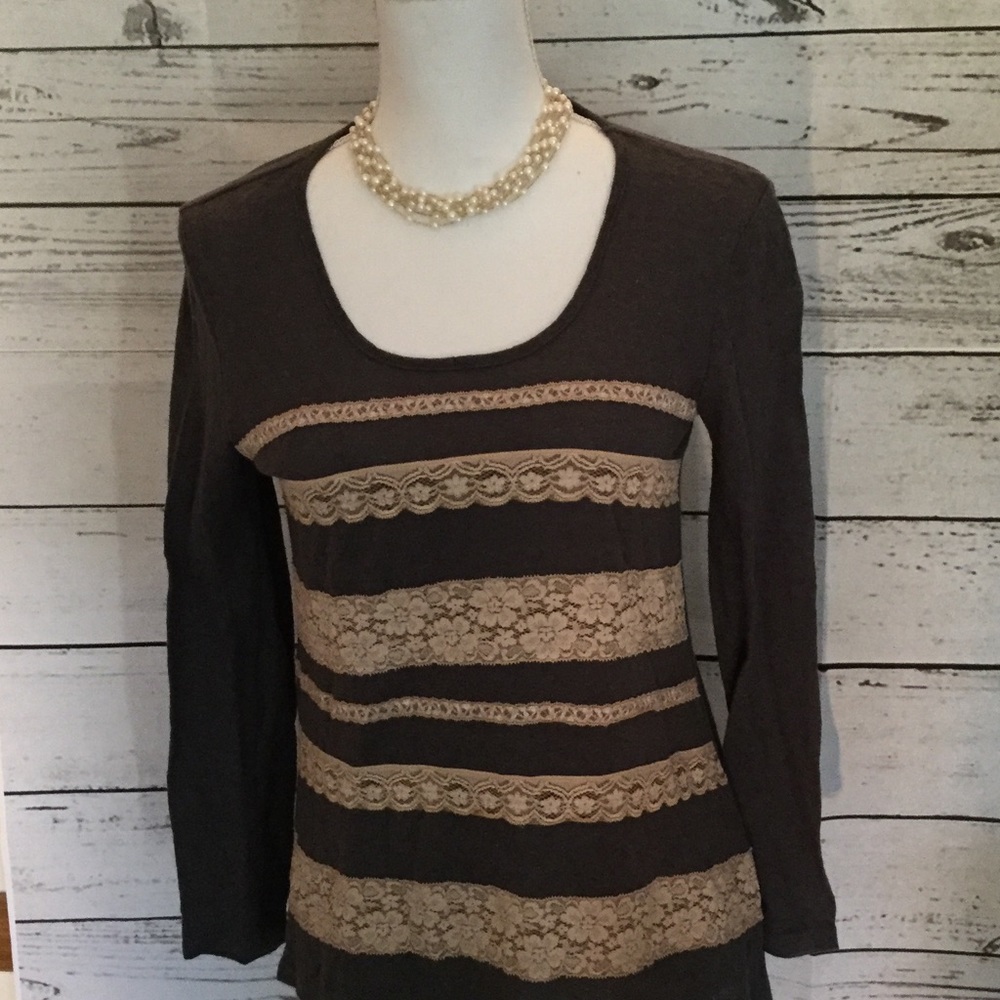 Lily White grey and cream lace top