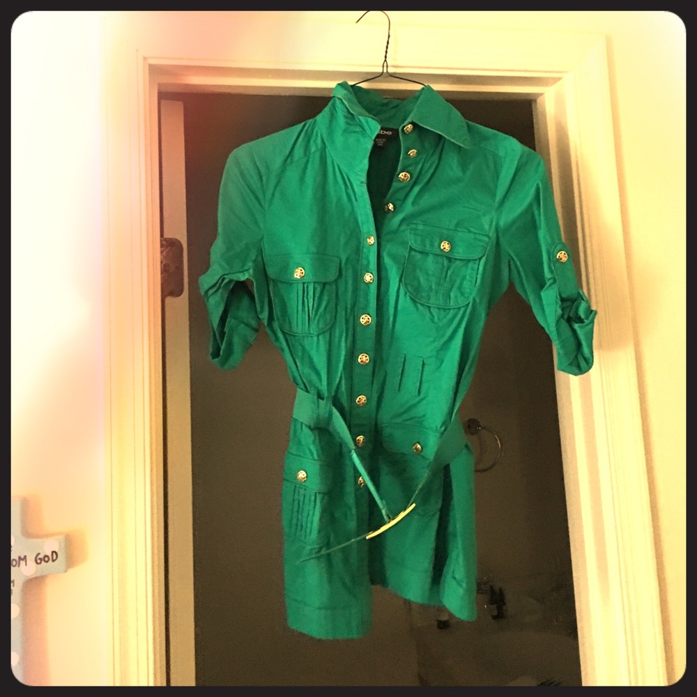 Bebe green button down! Very flattering!