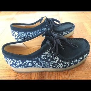 navy clarks wallabees