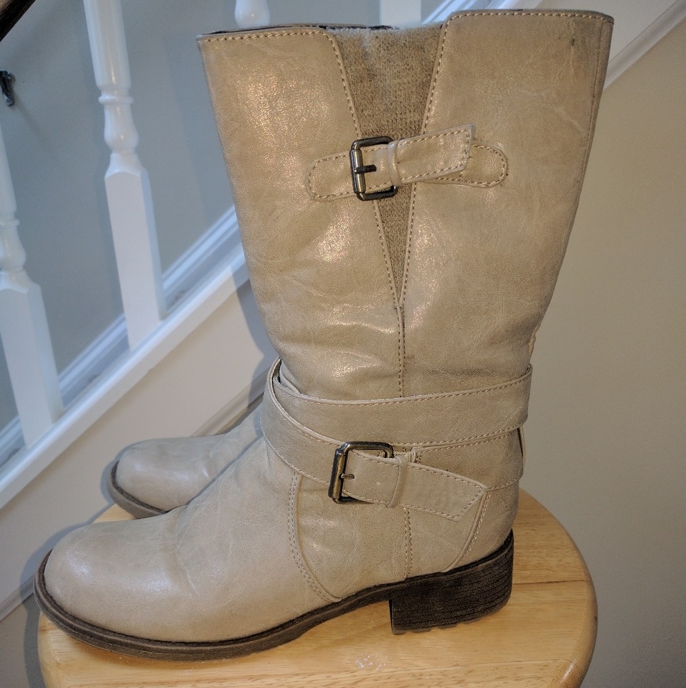 **SOLD** Buckle Flat Boots