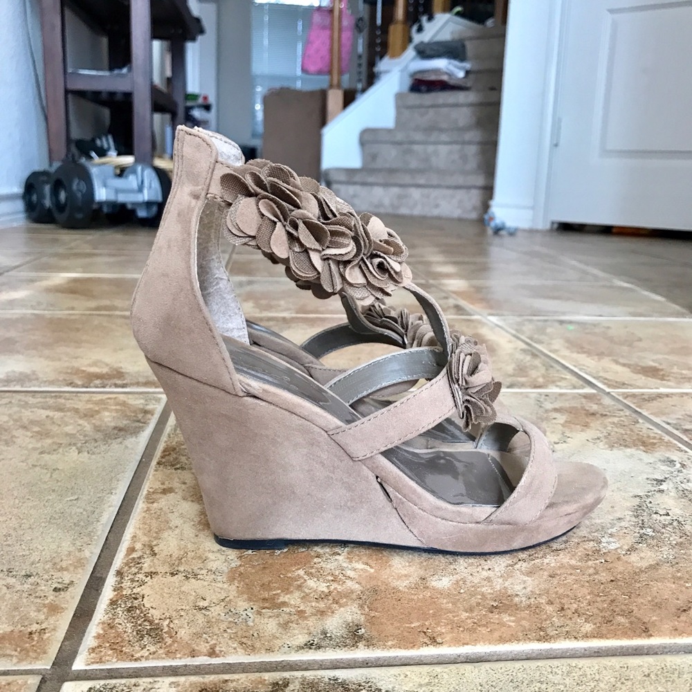 Qupid Taupe Wedges