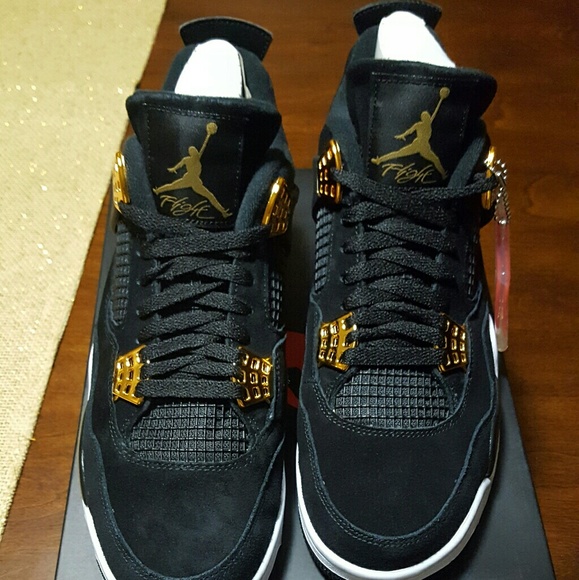 Jordan 4 royalty size 9.5