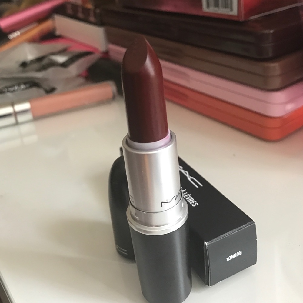 Mac Matte lipstick in "Runner" 💄