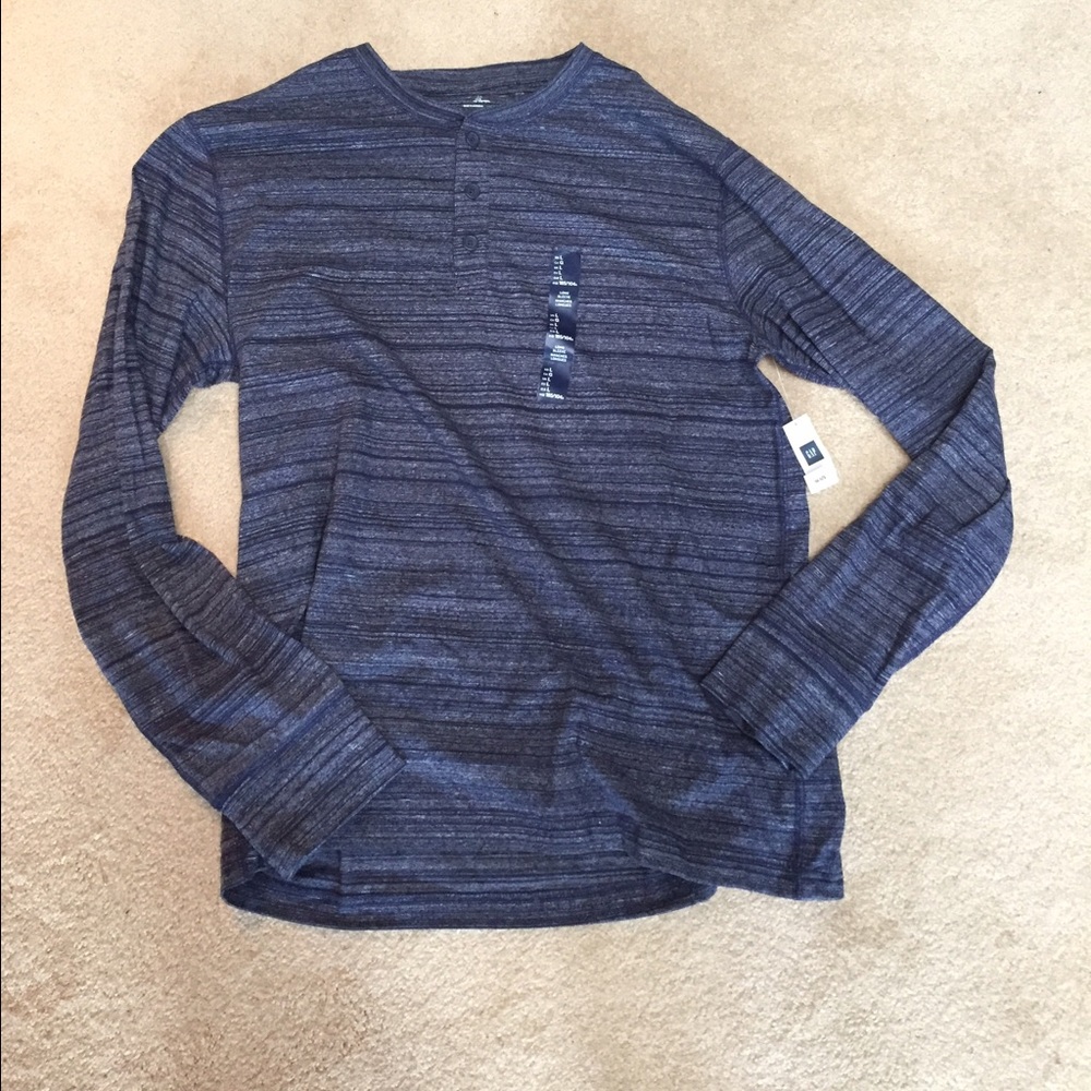 Brand new gap crew neck shirt