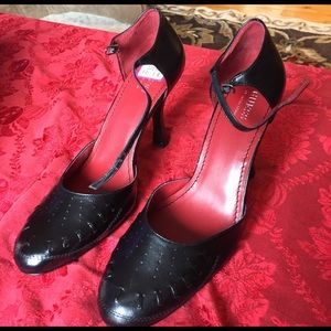 New guess ankle strap pumps