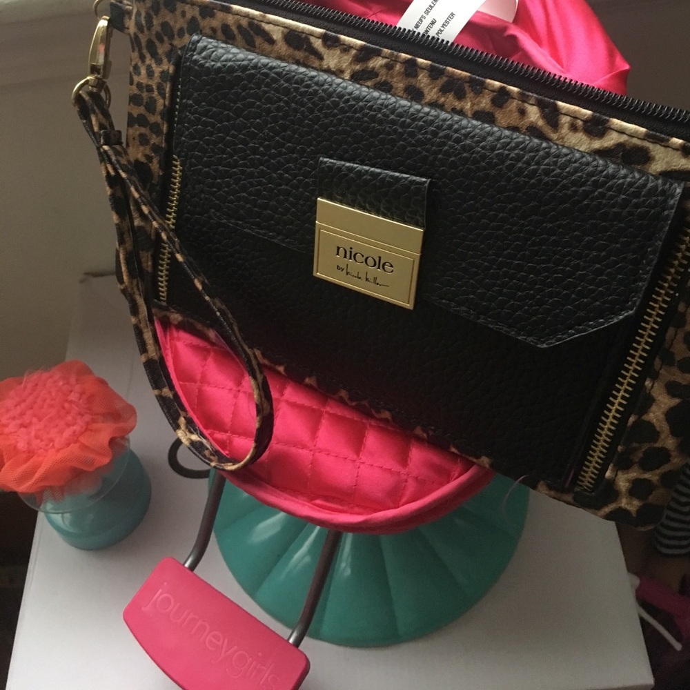 Very very cute wrist purse