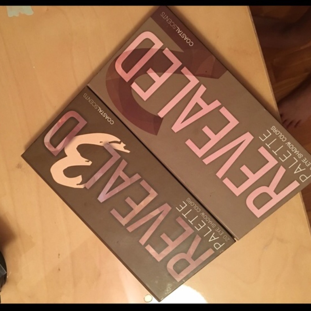 2 Revealed Palettes !!! Barely used. ❤