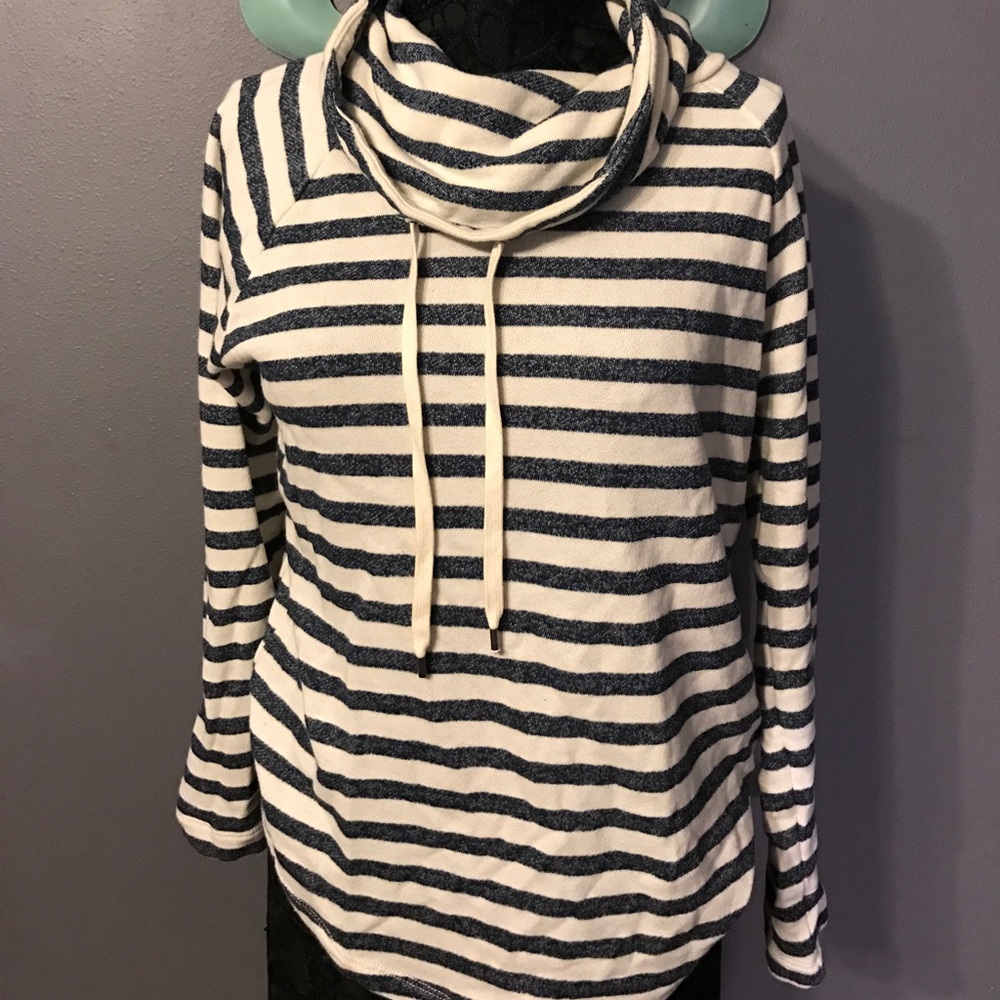Funnel neck top