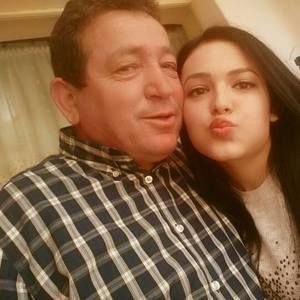 Meet your Posher, Xhulia