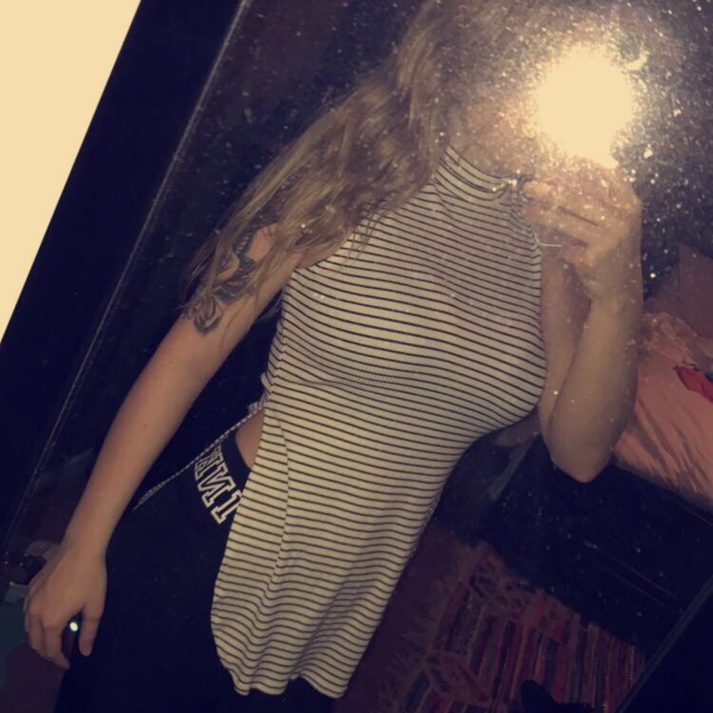 Buckle striped soft shirt with slits on side