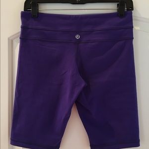 Lululemon above the knee crop