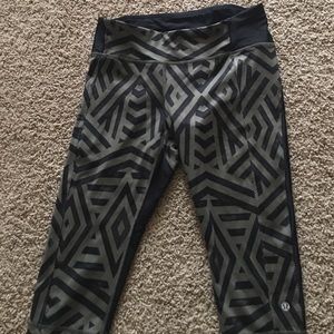Lululemon capri Army green/black