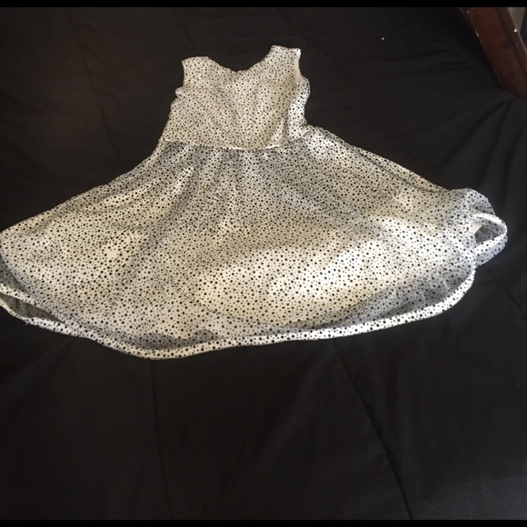 Girls dress - Picture 3 of 3