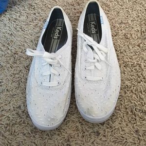 Floral patterned white keds