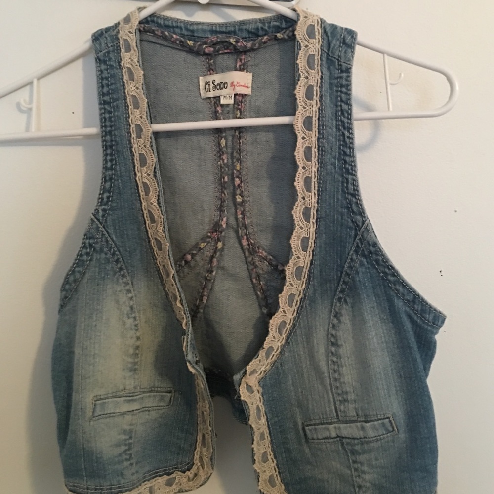 Jean vest with lace
