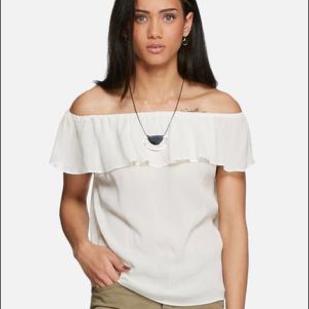 Jaqueline de Young off the shoulder cream top
