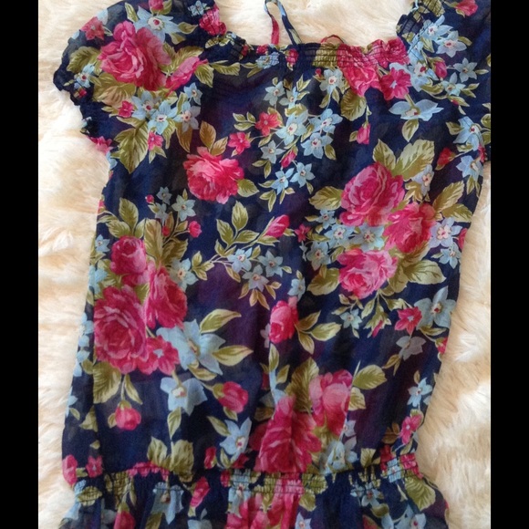 💥Hollister floral blouse sheer chiffon S EUC - Picture 5 of 5