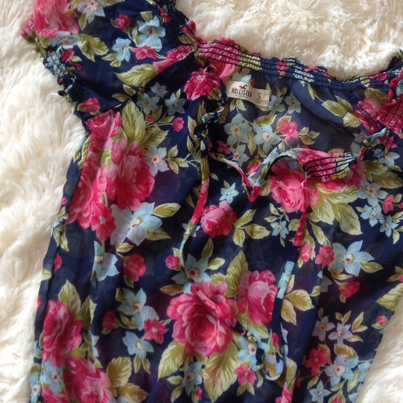Hollister Tops - 💥Hollister floral blouse sheer chiffon S EUC