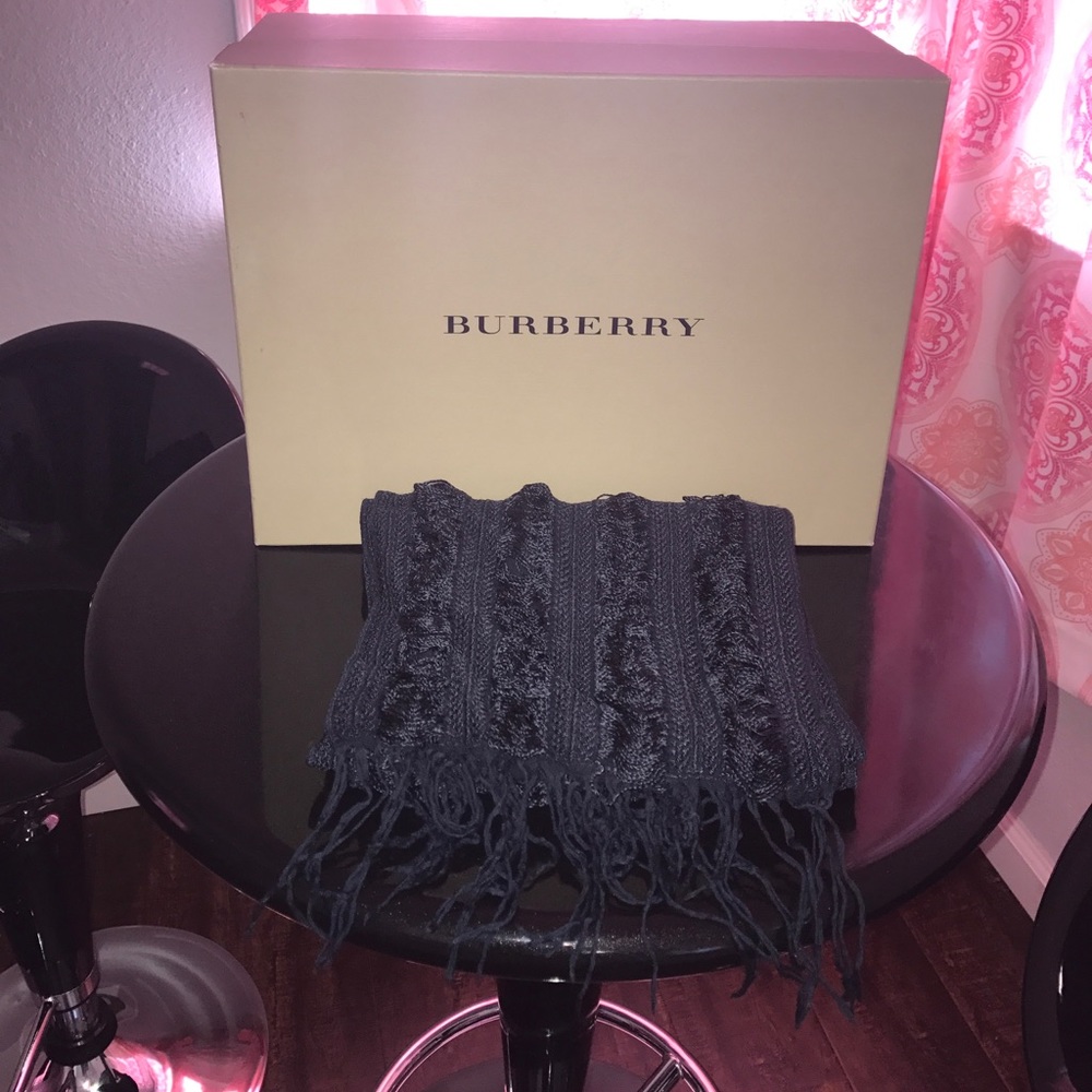 💙FINAL PRICE💙BURBERRY SCARF💙