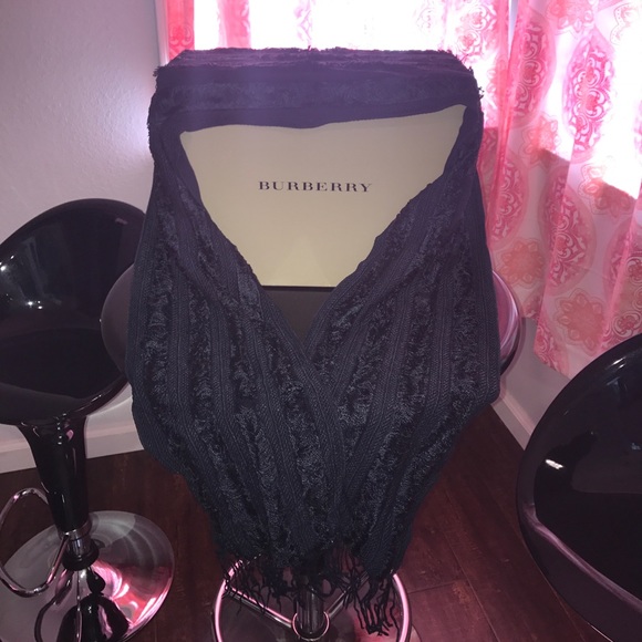 💙FINAL PRICE💙BURBERRY SCARF💙 - Picture 5 of 7