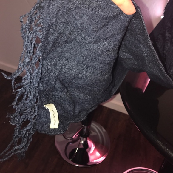 💙FINAL PRICE💙BURBERRY SCARF💙 - Picture 6 of 7