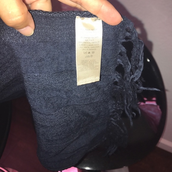 💙FINAL PRICE💙BURBERRY SCARF💙 - Picture 7 of 7