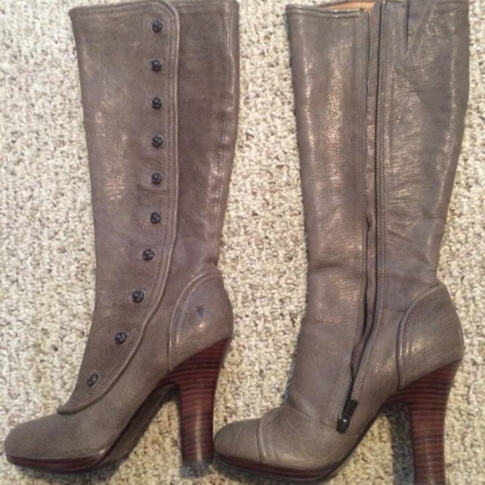 Like new condition Frye boots size 9!