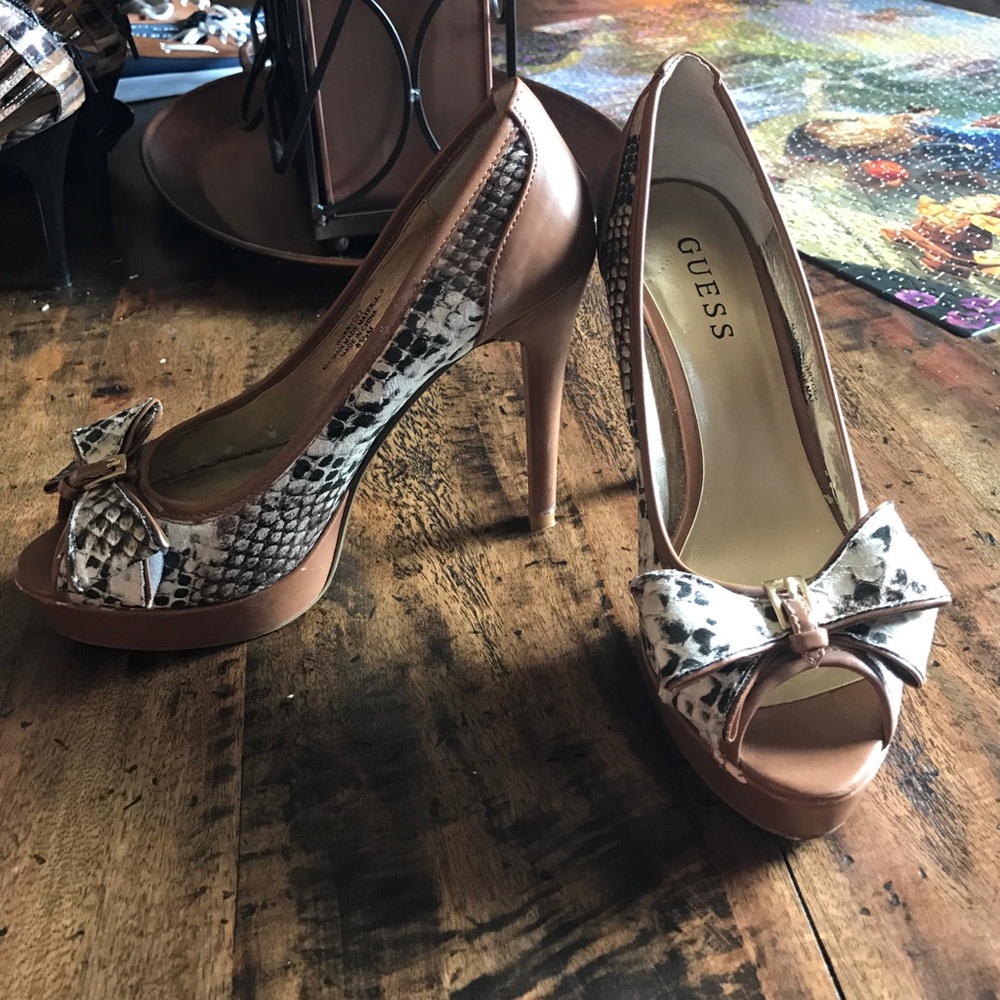 Peep toe Guess heels
