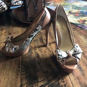 Peep toe Guess heels