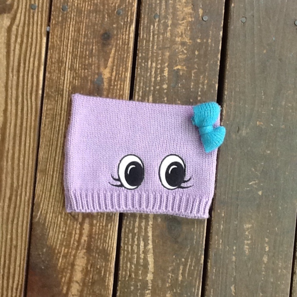 Hot Topic cute beanie 👀 eyes 👀